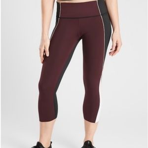 Athleta Velocity Stash Pocket Capri Leggings